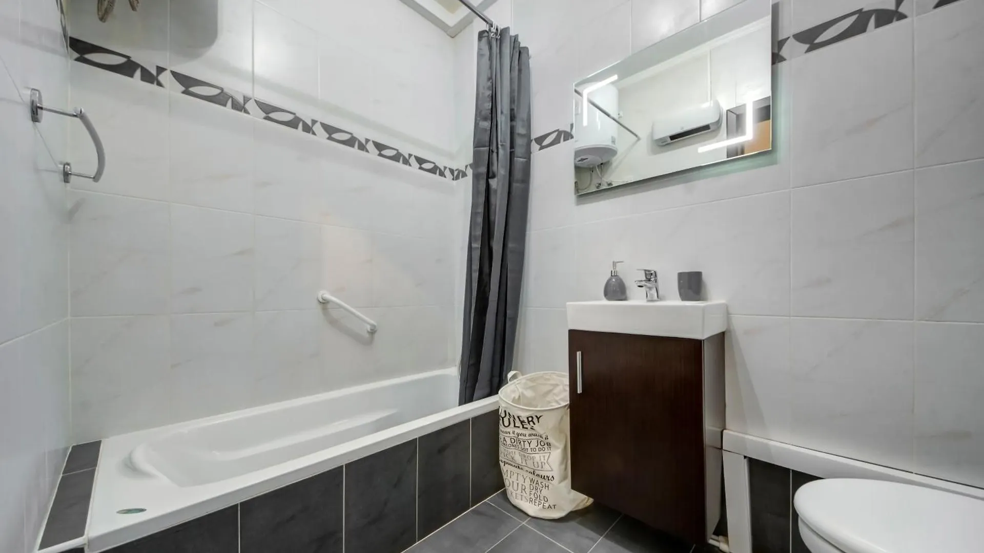 Stylish 3Br Home With Spacious Terrace In Luqa By 360 Estates 0*,  Malta